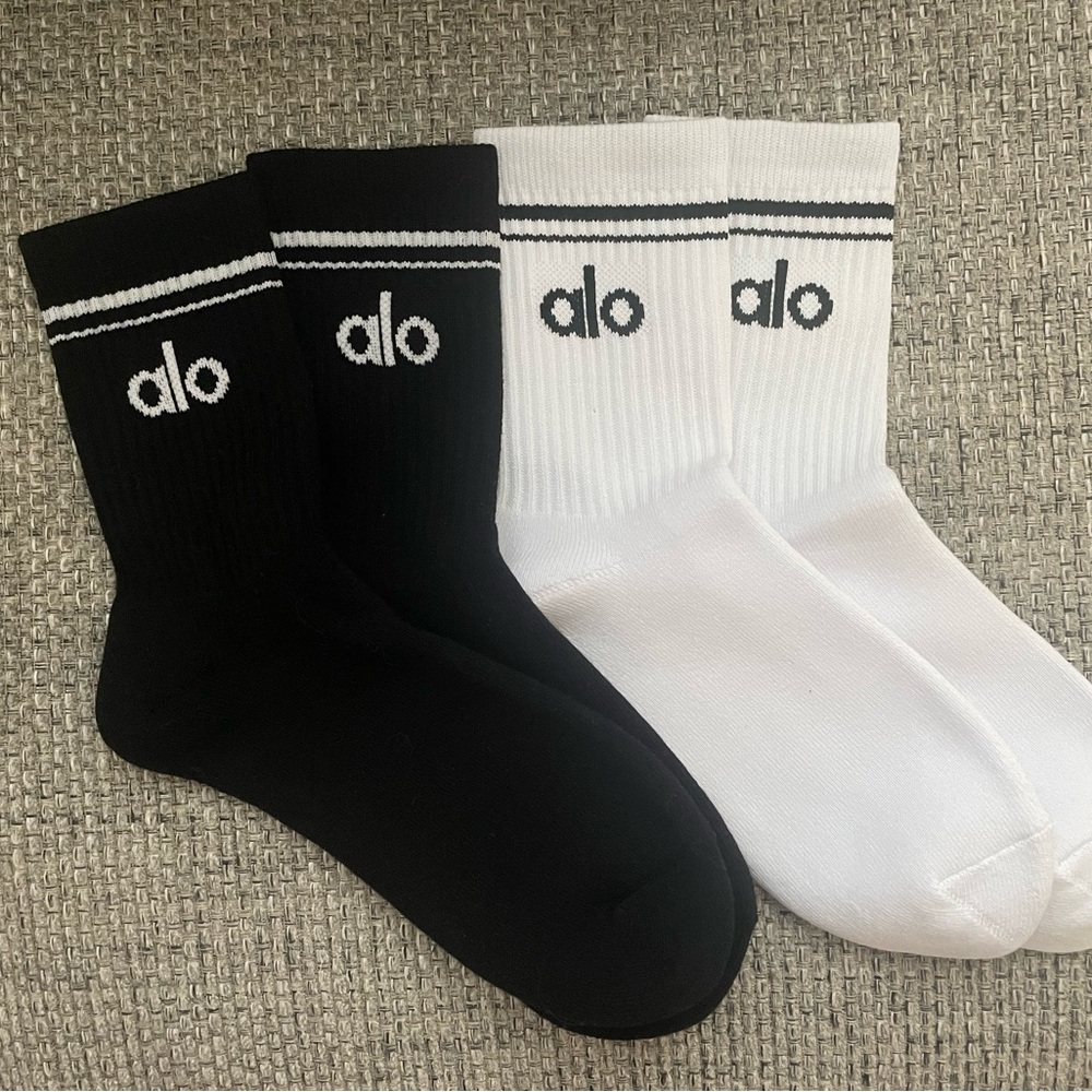 Alo yoga socks 2 pairs Medium Throwback socks